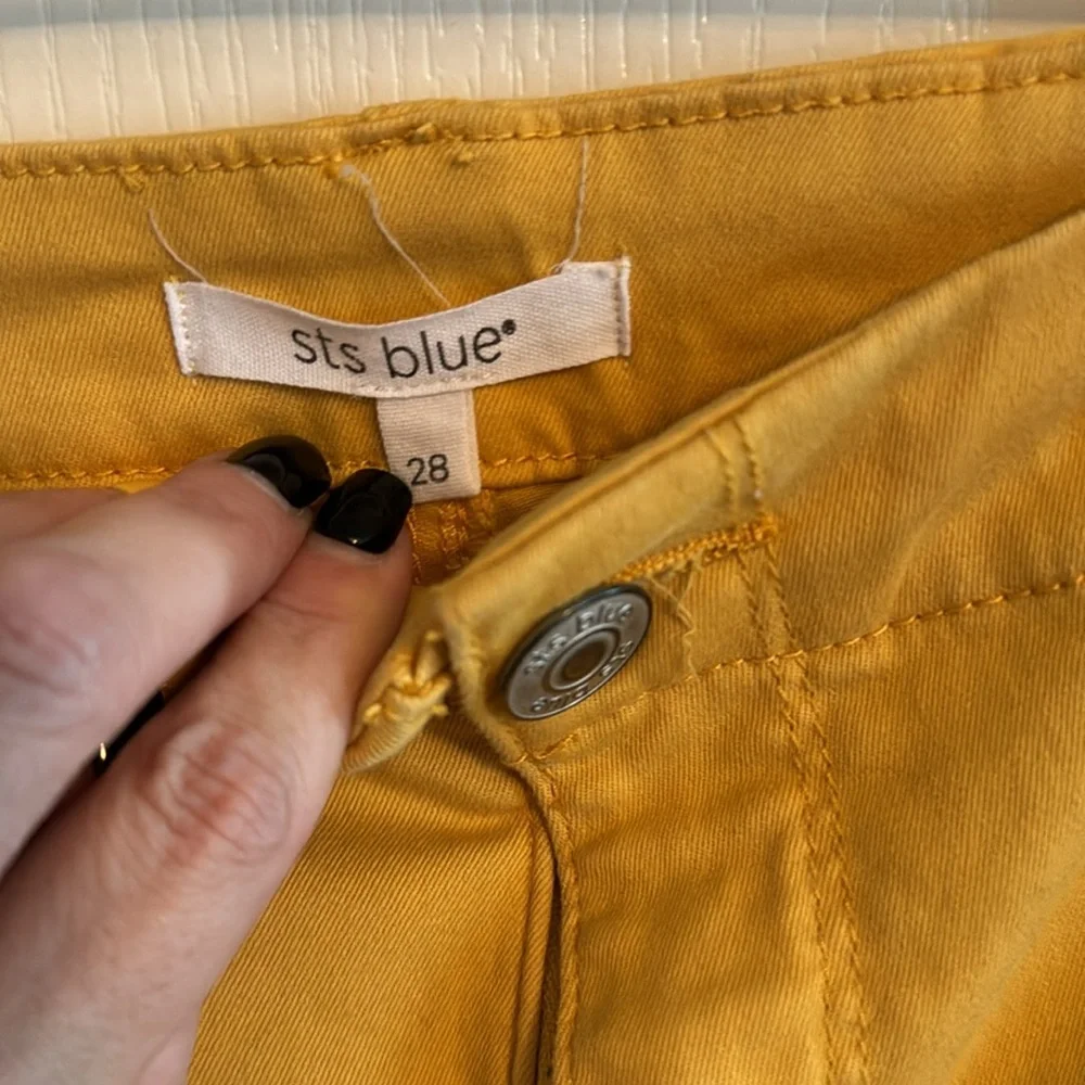 Mustard shorts - Picture 2 of 3